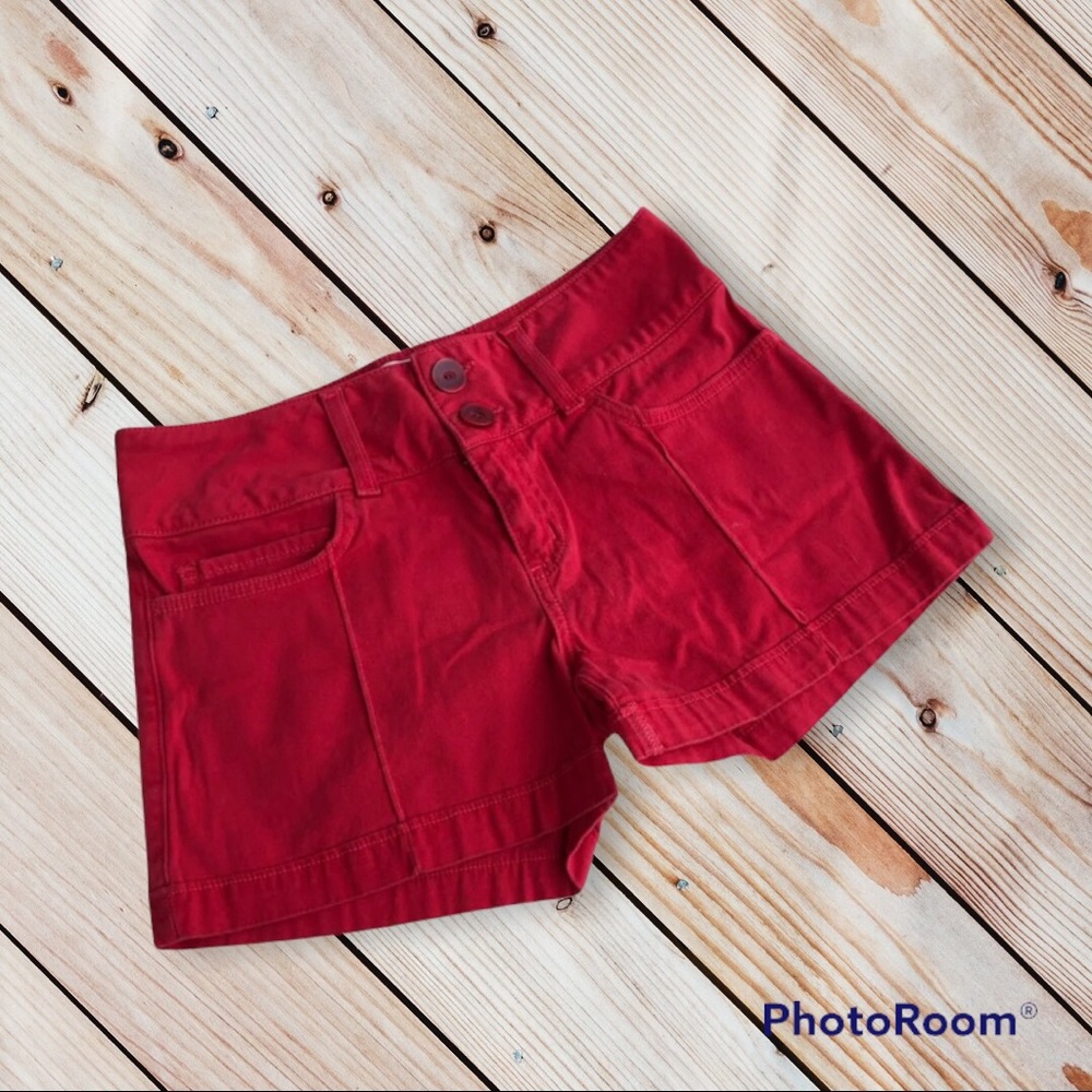 Bella Dahl Red shorts. 26/27